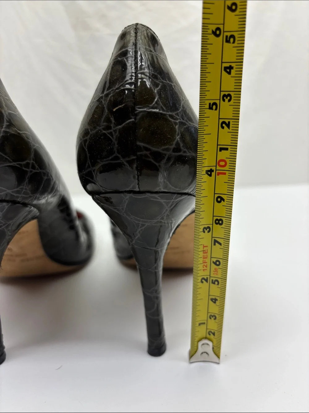 Kate Spade Croc embossed pumps in size 9 B, box 27